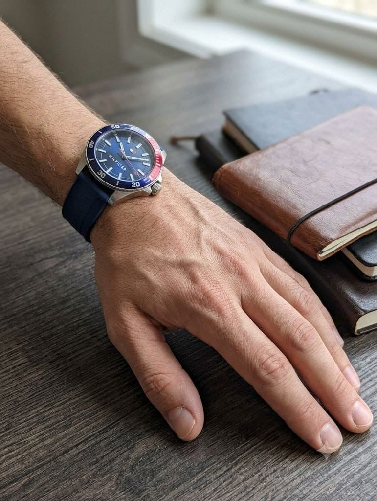 Montre tommy hilfiger - Bracelet Silicone bleu & lunette pepsi