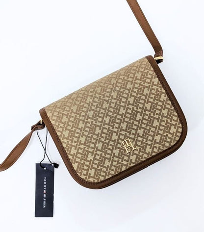 Sac à bandoulière monogrammée Tommy Hilfiger.