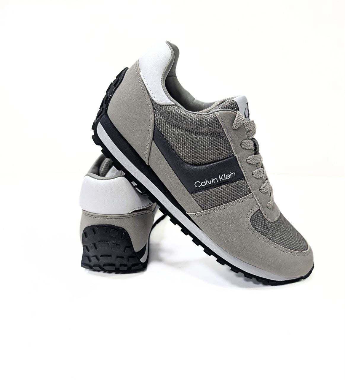 Sneakers rétro-running Calvin Klein - Gris et Blanc.