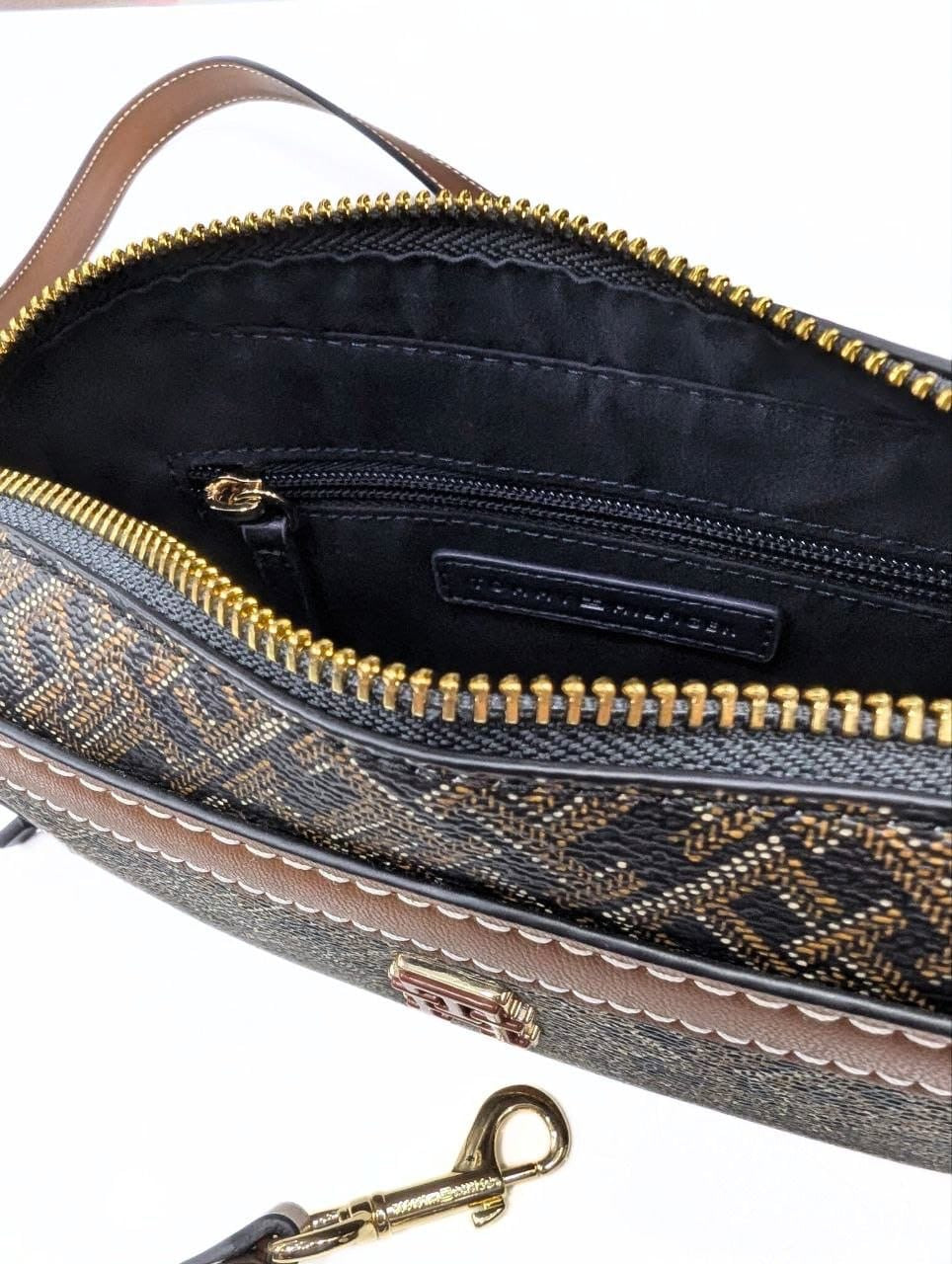 Sac bandoulière Tommy Hilfiger Monogramme