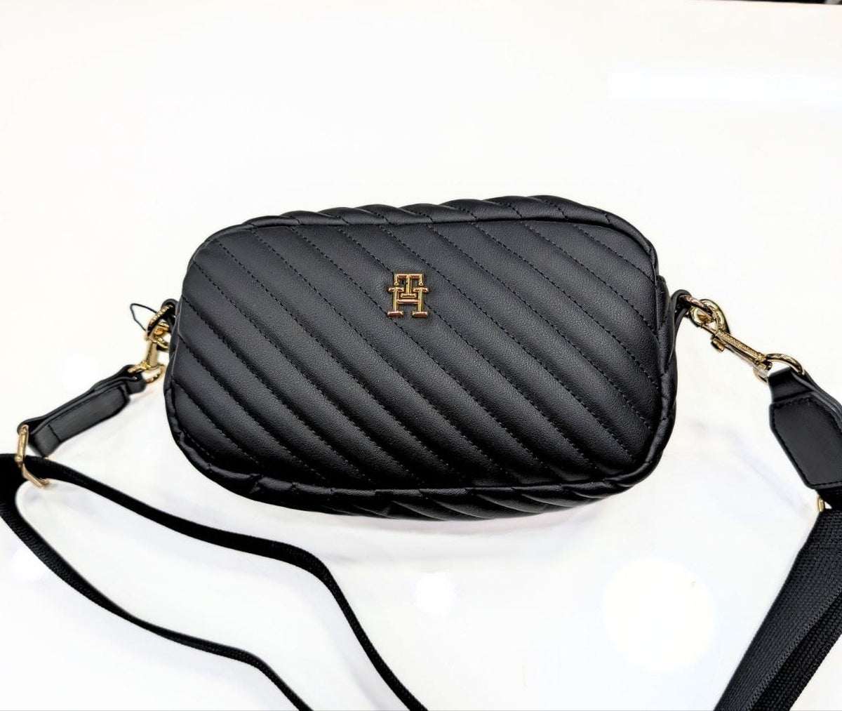 Sac Tommy Hilfiger bandoulière noir (crossbody) /  rectangulaire arrondie.